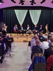 Ehreamtstag 09.10.2026, Bild zeigt Podium und Zuschauer