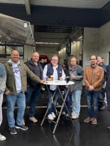 Bild zeigt Besucher des Tages der offenen Tür beim Löschzug Werdohl Stadtmitte.