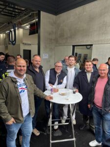 Bild zeigt Besucher des Tages der offenen Tür beim Löschzug Werdohl Stadtmitte.